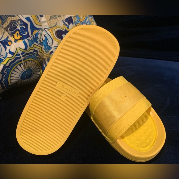 Tahari Slip On Sandle - Picture 6 of 7